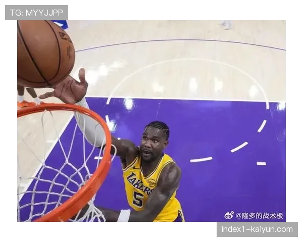 雷迪克应对艾顿状态低迷策略 内线攻防失衡成为湖人致命伤